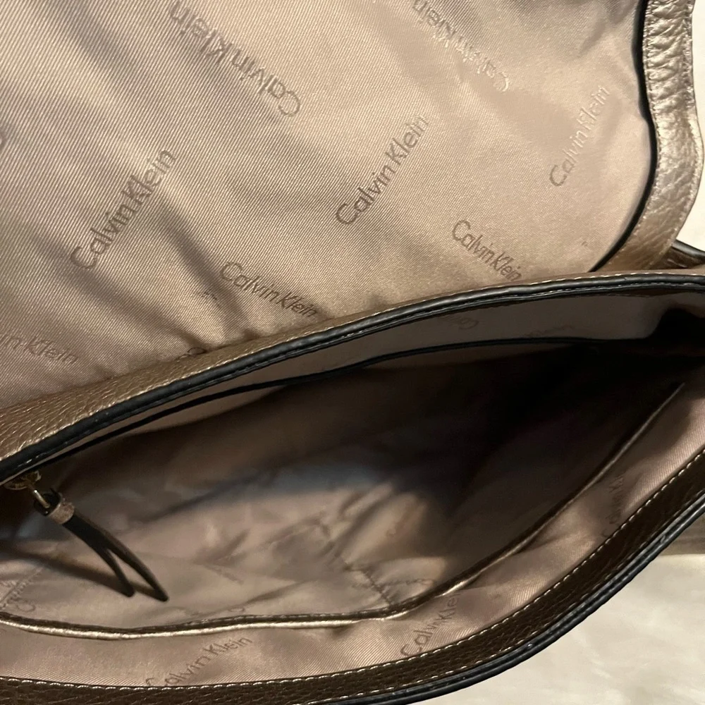 AUTHENTIC CALVIN KLEIN HANDBAG- SOFT PEBBLE LEATHER HOBO SHOULDER BAG